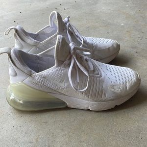 NIKE AIR MAX 270